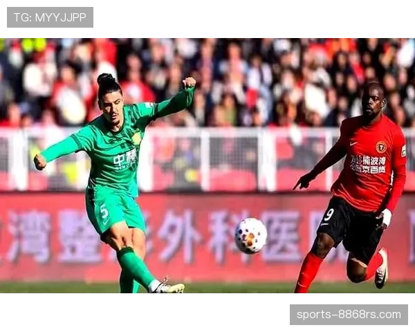 抢门将手中球算犯规吗？规则如何界定这种争议判罚